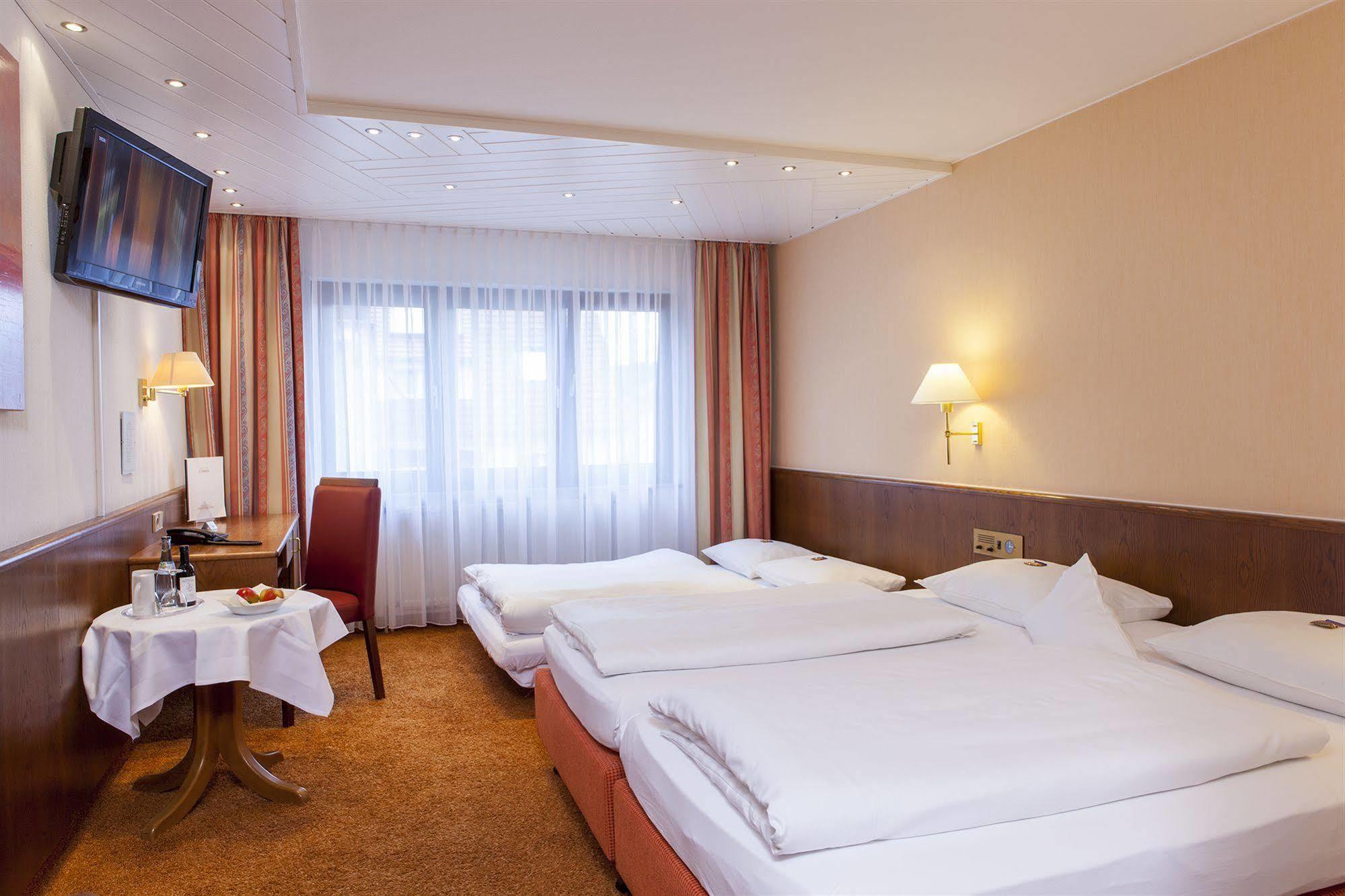 Hotel Lamm Ostfildern Exteriör bild