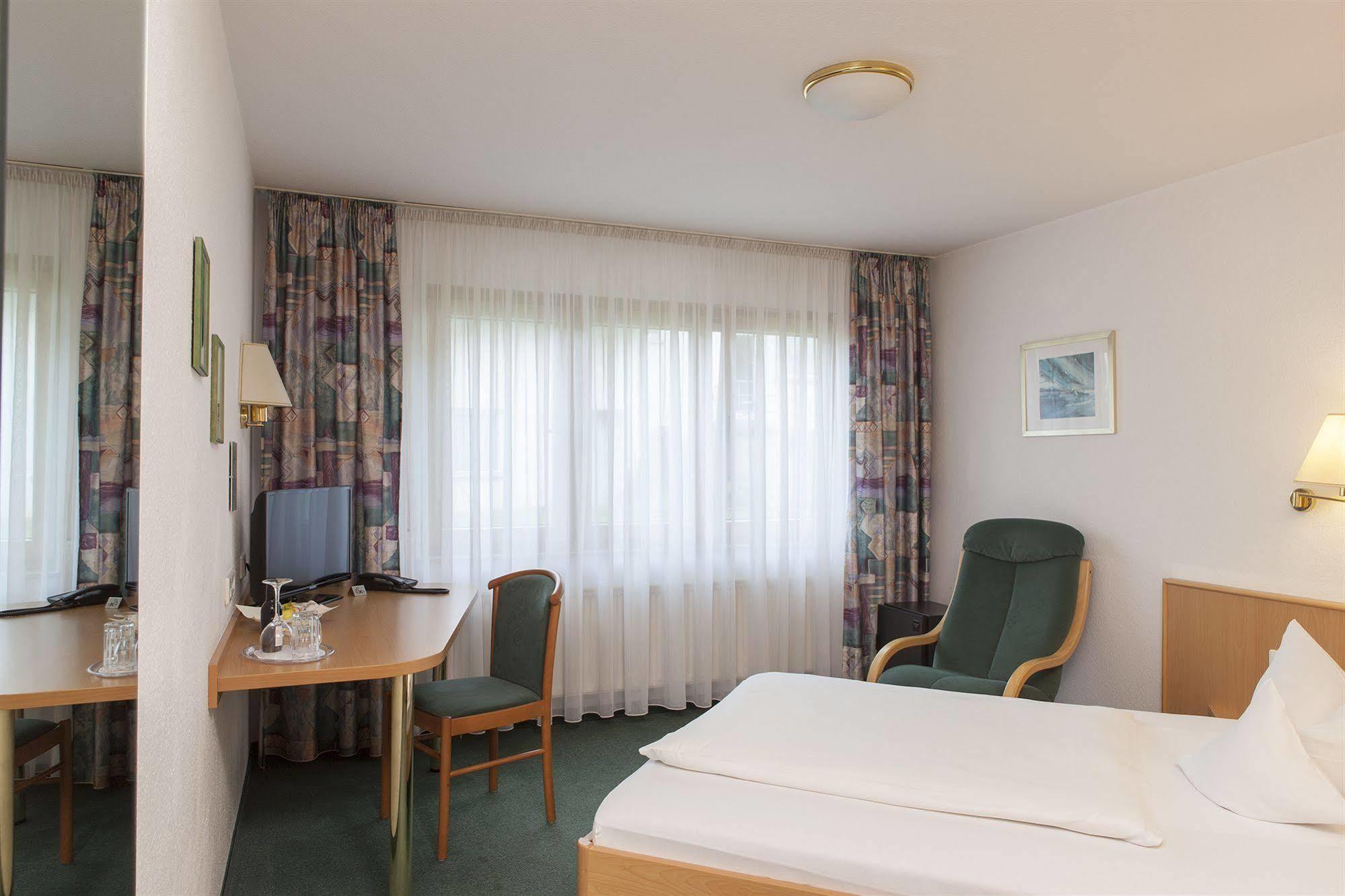 Hotel Lamm Ostfildern Exteriör bild