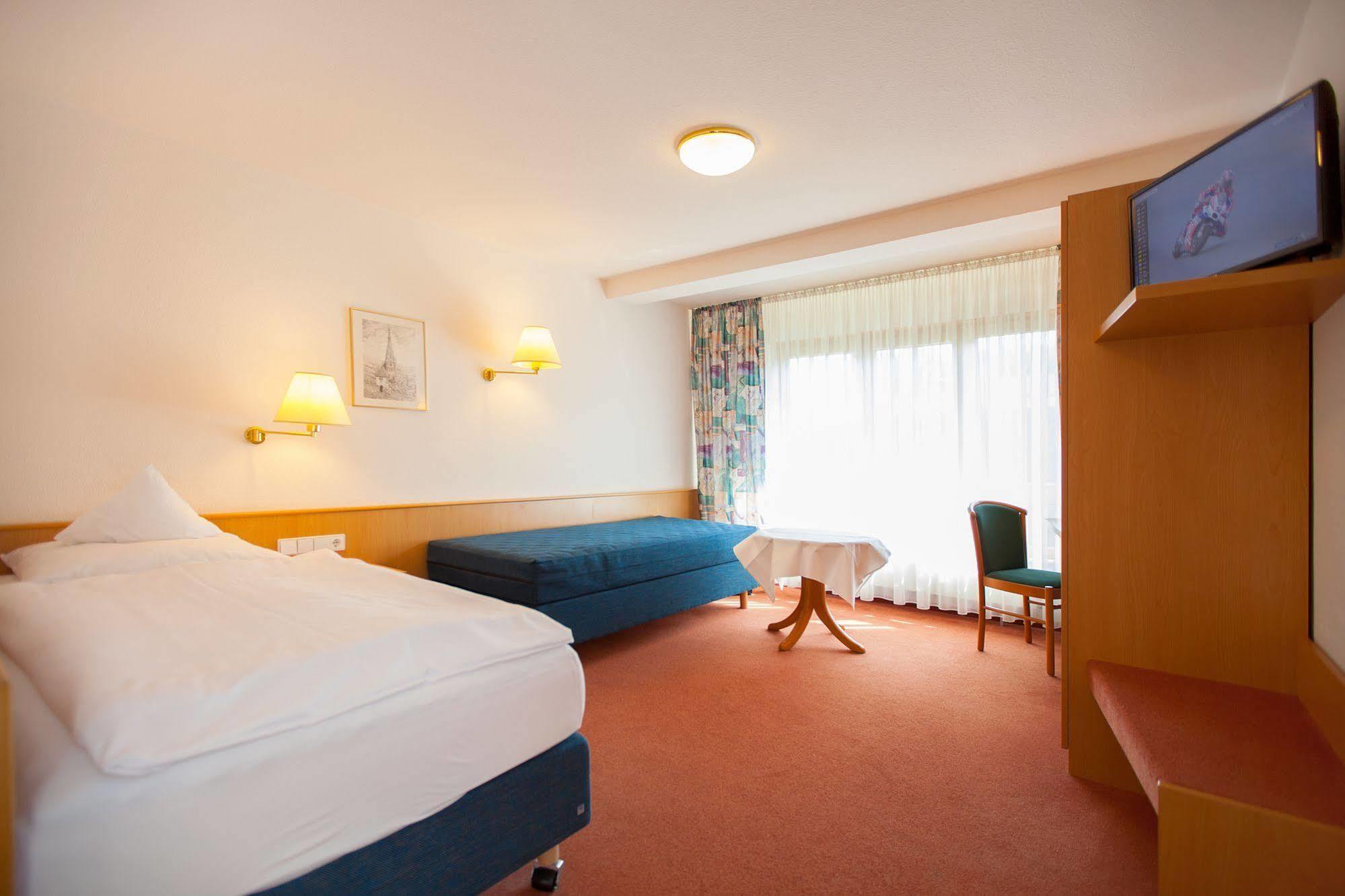 Hotel Lamm Ostfildern Exteriör bild